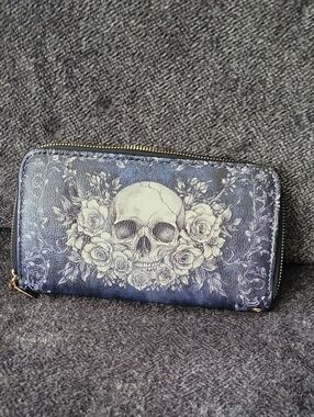 Skull & Rose Zip-Around Wristlet Clutch in Navy